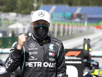 Kvalifikaci F1 v Rakousku vyhrál Bottas před Hamiltonem