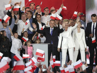 Prezidentské volby v Polsku podle odhadů těsně vyhrál Duda