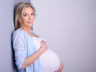 Výhody i rizika pozdního těhotenství