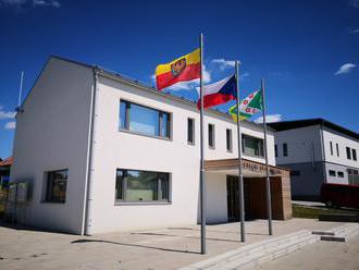 Na Moravě je už jen přibližně 350 obcí, které nevyvěšují moravskou vlajku