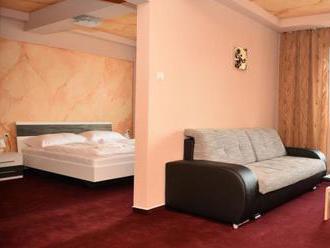 Hotel Ďumbier Brezno ponúka jedinečné ubytovanie plné relaxu, len 2 km od Nízkych Tatier.