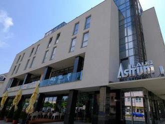 Business Hotel Astrum Laus**** s moderným interiérom a wellness priamo v centre Levíc.