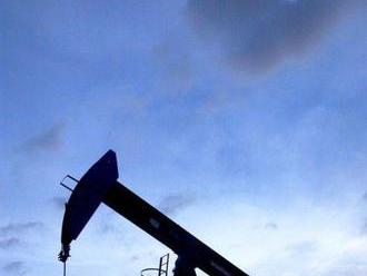 Výrazný pokles ropných zásob v USA podporil ceny ropy