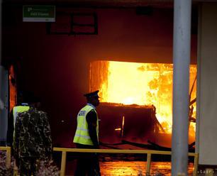 Kenskí demonštranti zapálili policajnú stanicu