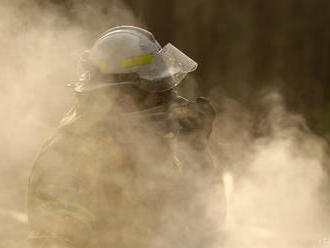 Lesný požiar vo francúzskom letovisku donútil 100 ľudí k evakuácii