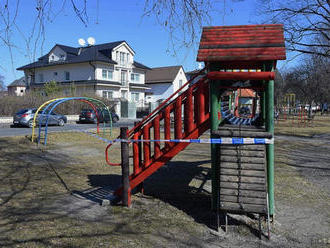 Samospráva otvorila nové detské ihrisko Strand v mestskom parku