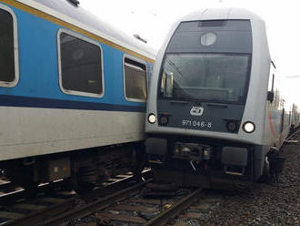 Při evakuaci z vlaku v pražských Běchovicích došlo ke střetu s dalším vlakem