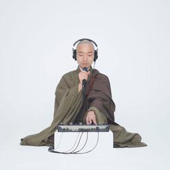 Yogetsu Akasaka – mních, ktorý loopuje a robí beatbox