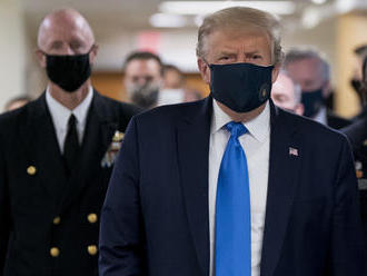 Megtörtént, amire senki sem számított: Trump maszkot viselt egy nyilvános eseményen