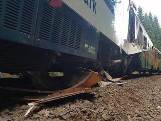 Srážka vlaků na Karlovarsku: Strojvedoucí měl počkat, uvedla Drážní inspekce