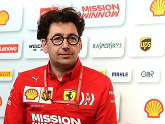 Ano, technické direktivy připravily Ferrari o výkon