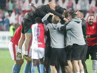 Slavia převzala mistrovský pohár. Se Spartou v derby remizovala 0:0