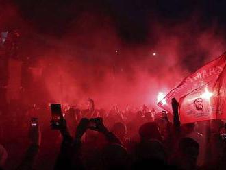 Fanoušci Liverpoolu slavili v ulicích mistrovský titul. Koronaviru navzdory
