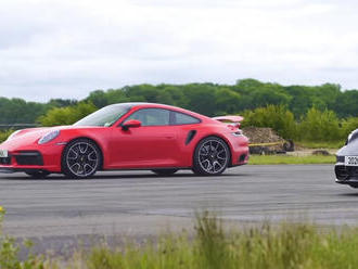 Benzinová „minulost” Porsche se střetla s elektrickým sokem, vyhrát mohl jen jeden