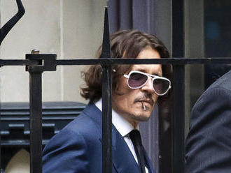 Depp na súde popiera, že by udrel exmanželku. Právnička vytasila tieto zábery!