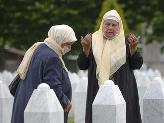 Genocída v Srebrenici nezastavila ďalšie vražedné polia