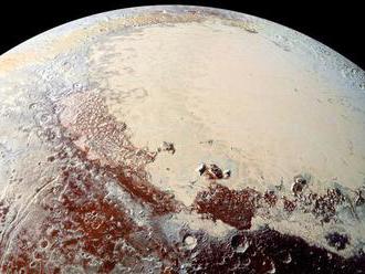 Pluto sa zrodilo s tekutým oceánom vo vnútri. A zrejme nebolo samo
