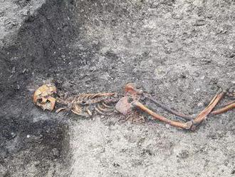 Objavili kostru zavraždeného muža zo železnej doby