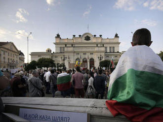 Bulharský premiér Borisov pod tlakom protestov vyzval troch ministrov na rezignáciu