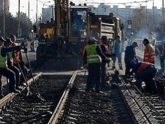 Panika v Bratislave! Pri výkopových prácach na rekonštrukcii električkovej trate poškodili plynovod