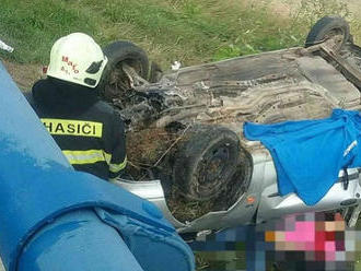 AKTUÁLNE Hasiči zasahujú pri dopravnej nehode pri obci Veľaty, jedna osoba zomrela