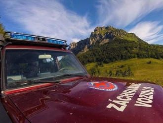Horskí záchranári pomáhali vážne zranenej žene: V Žiarskej doline spadla z kolobežky