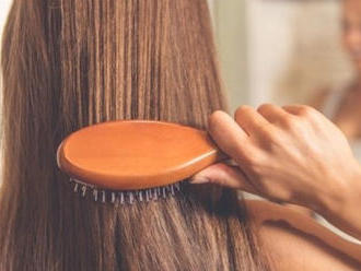 Pozor na vaše vlasy, pravdepodobne si ich češete úplne zle! 10 RÁD experta pre krásnu hrivu