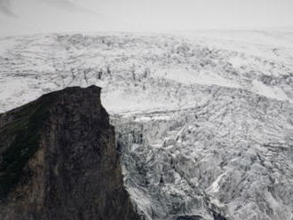 V topiacom sa ľadovci v Alpách objavili noviny z roku 1966: Strašný príbeh o tom, ako sa tam dostali