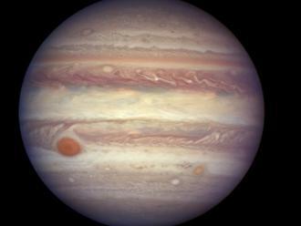 Češi přispějí k misi 'lovce exoplanet' i výzkumu měsíců Jupiteru
