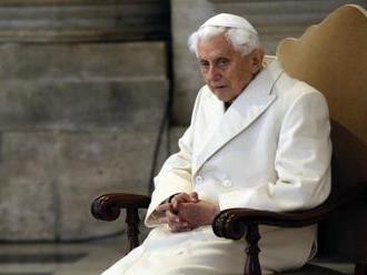 Bývalý papež Benedikt XVI. podle tisku těžce onemocněl