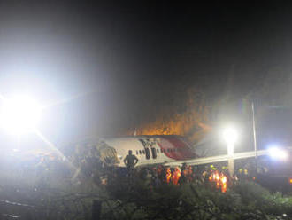 Při havárii letadla v Indii zemřelo nejméně 17 lidí