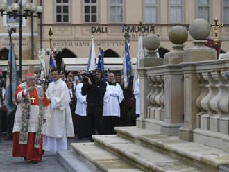 Duka požehnal mariánský sloup v Praze