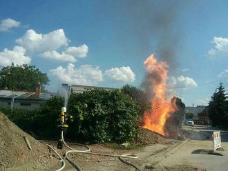 Únik plynu a požiar v Dubnici: Zranila sa jedna osoba
