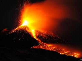 Sicílska sopka Etna sa opäť prebúdza