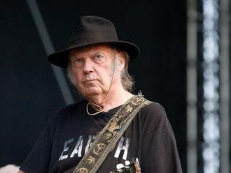 Hudebník Neil Young zažaloval Trumpovu kampaň za nedovolené používání písní