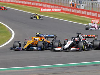 Az FIA a többi pilóta kérésére reagálva figyelmeztette Grosjeant