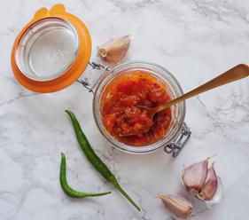 Naložte si pikantní pochutiny k masu: broskvové chilli chutney