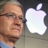Tim Cook, CEO společnosti Apple, se stal miliardářem