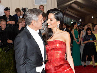 Clooneyovci pomáhajú Libanonu. Bejrútska rodáčka Amal posiela tisíce dolárov