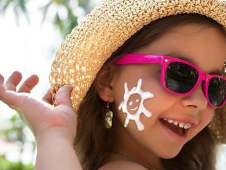 Ochrana detí pred slnkom je dôležitá, môže hroziť aj rakovina