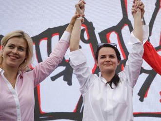 Opozičná kandidátka Cichanovská tvrdí, že voľby sú manipulované
