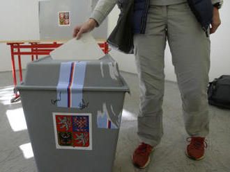 Voliči už mají mít lístky, průzkumů se do voleb nedočkají