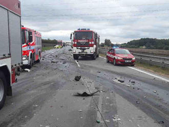 Nehoda dvou kamionů zastavila dálnici D2 u Brna