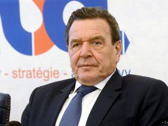 Schröder kritizuje nátlak na zastavenie stavby plynovodu