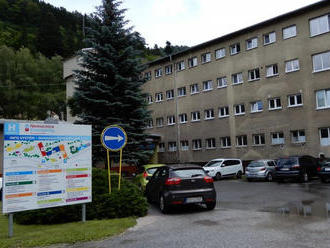 V krompašskej nemocnici má 38 zamestnancov ochorenie COVID-19