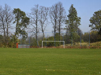 Na futbalovom ihrisku v Snine inštalujú automatické zavlažovanie