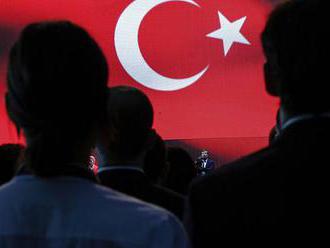 Podezřelé úmrtí. V Turecku zahynul americký novinář českého původu