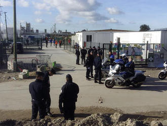Aktivisti protestovali proti zákazu podávania jedla migrantom v centre Calais