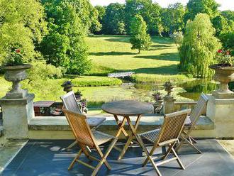 Vyberte si vhodné záhradné sedenie: Máme pre vás tri užitočné tipy!