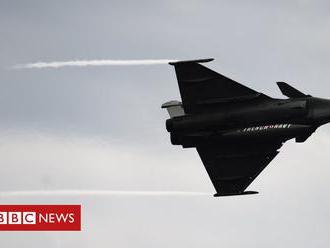 Parisians alarmed by sonic boom by warplane